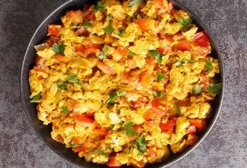 Egg tomato/Bhurji with bread بيض، طماطم، برجي مع الخبز